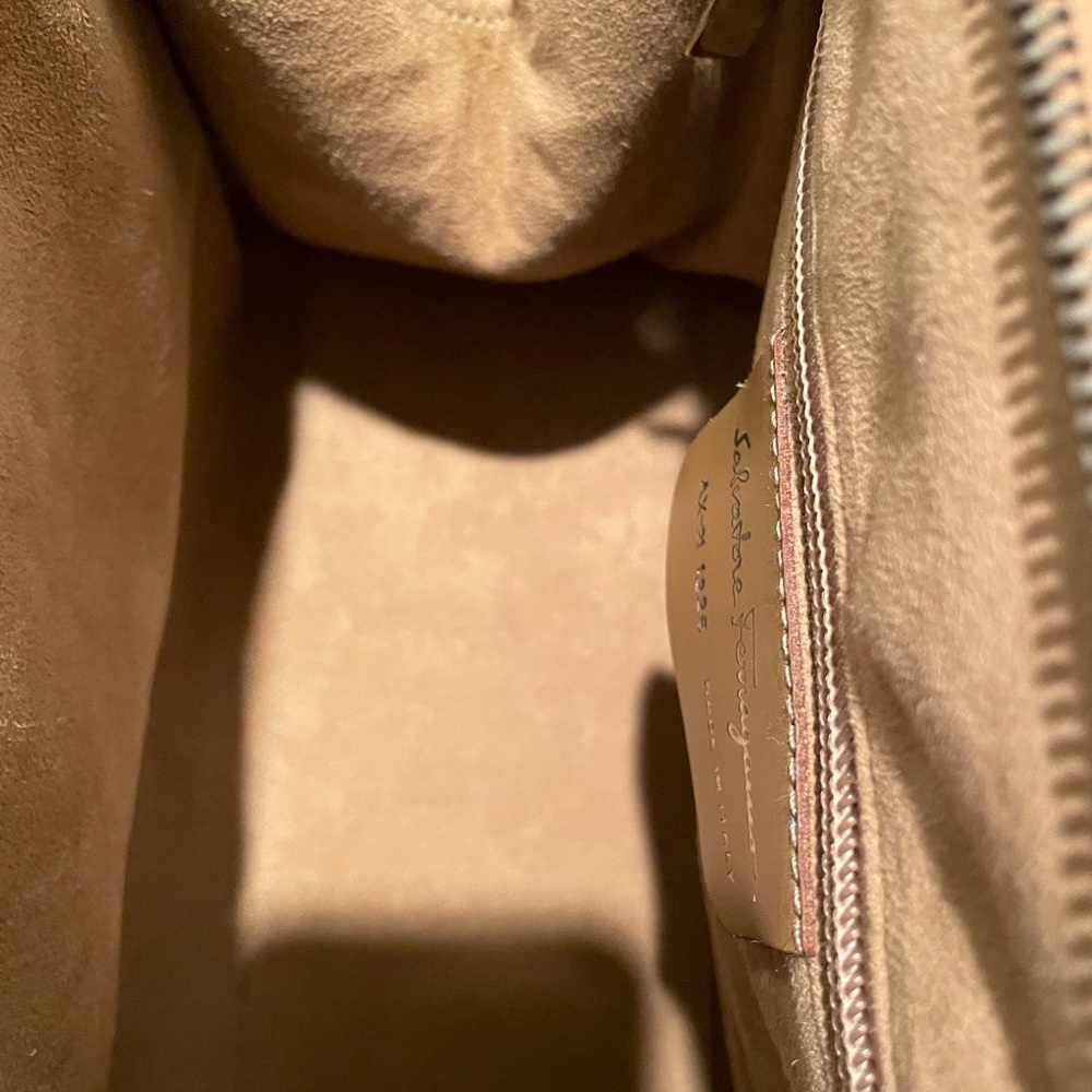 Authentic S.Ferragamo Vintage 1990Camel logo Milan Italy bag - Picture 7 of 14